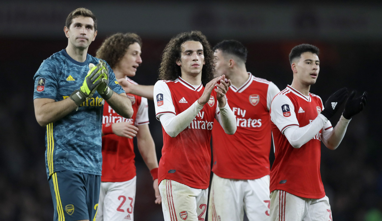 记者：申花今天下午飞赴天津，于汉超、戴伟浚等人随队出征（申花今日下午启程赴津，于汉超、戴伟浚等随队出征）