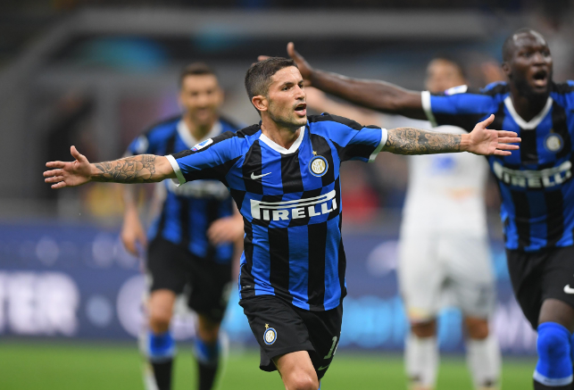 47岁斯洛特赢了！利物浦1-0创欧冠16年纪录 萨拉赫再遭炮轰（47岁斯洛特告捷！利物浦1-0改写欧冠16年纪录，萨拉赫再受质疑）