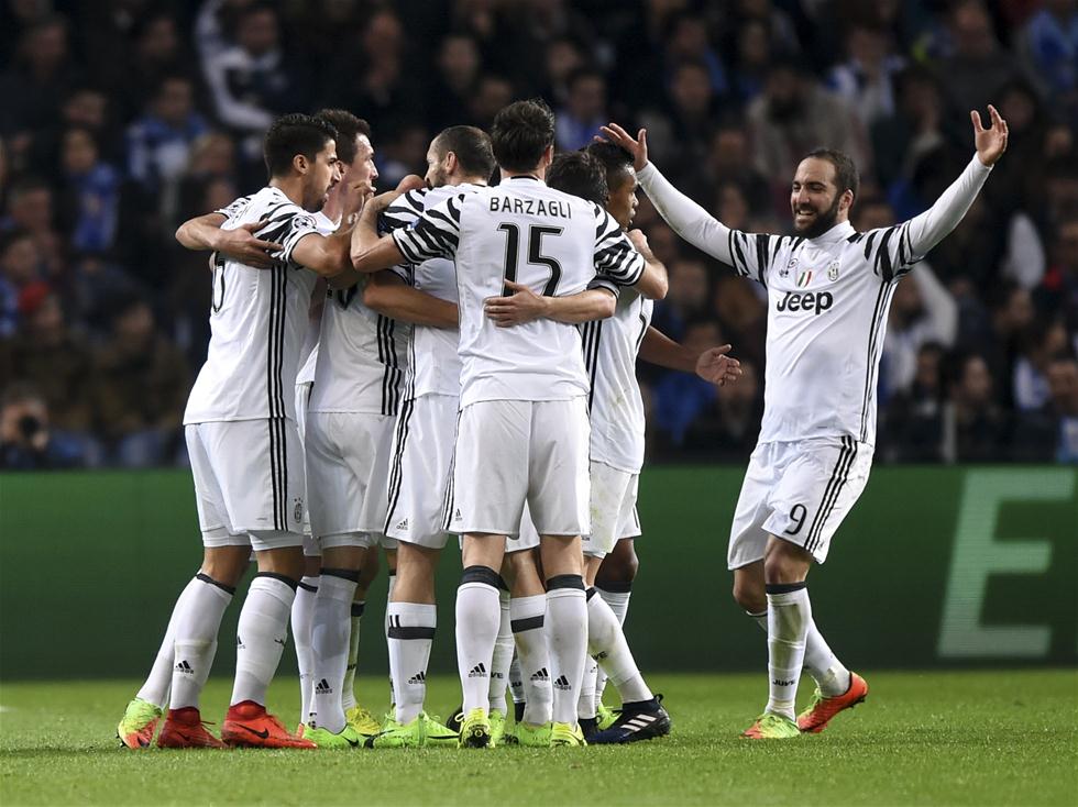 【壁纸】——佩德里 的舌头（佩德里吐舌瞬间壁纸）