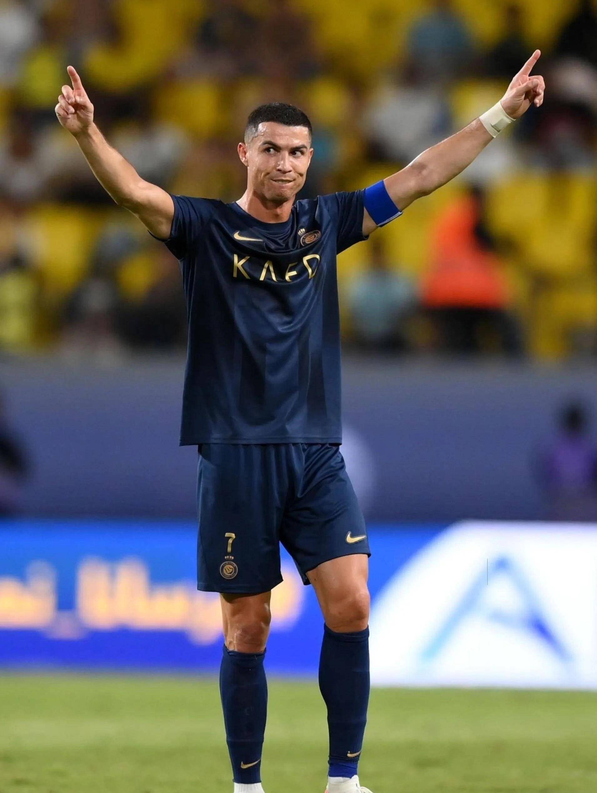 记者：昨晚阿代米和于根伟指导聊了挺久，阿代米哭了（记者称阿代米昨夜与于根伟指导长谈良久后落泪）