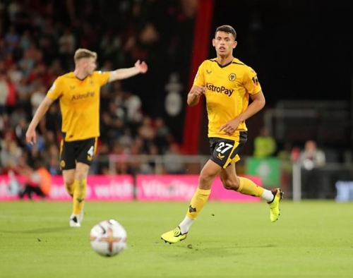 英超赛程提醒：切尔西对阵曼联,（英超焦点对决：切尔西迎战曼联）