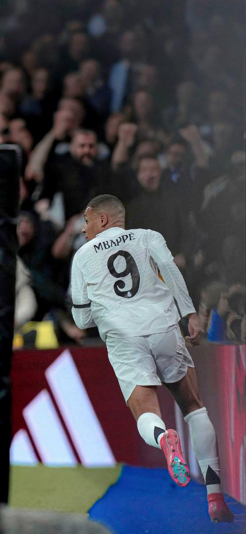 donk：chopper发高烧回合间只能闭眼休息，他真的燃尽了（donk称：chopper高烧，回合间只能闭眼休息，已彻底燃尽）