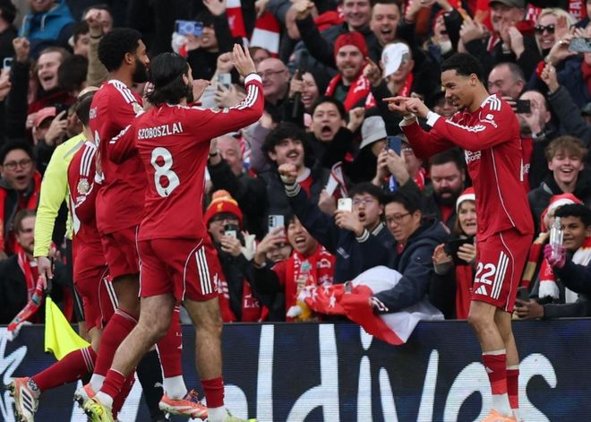 西蒙尼直面客场困境：“在巴塞罗那我们竞争得很好”（西蒙尼谈客场难题：我们在巴萨踢得不错）