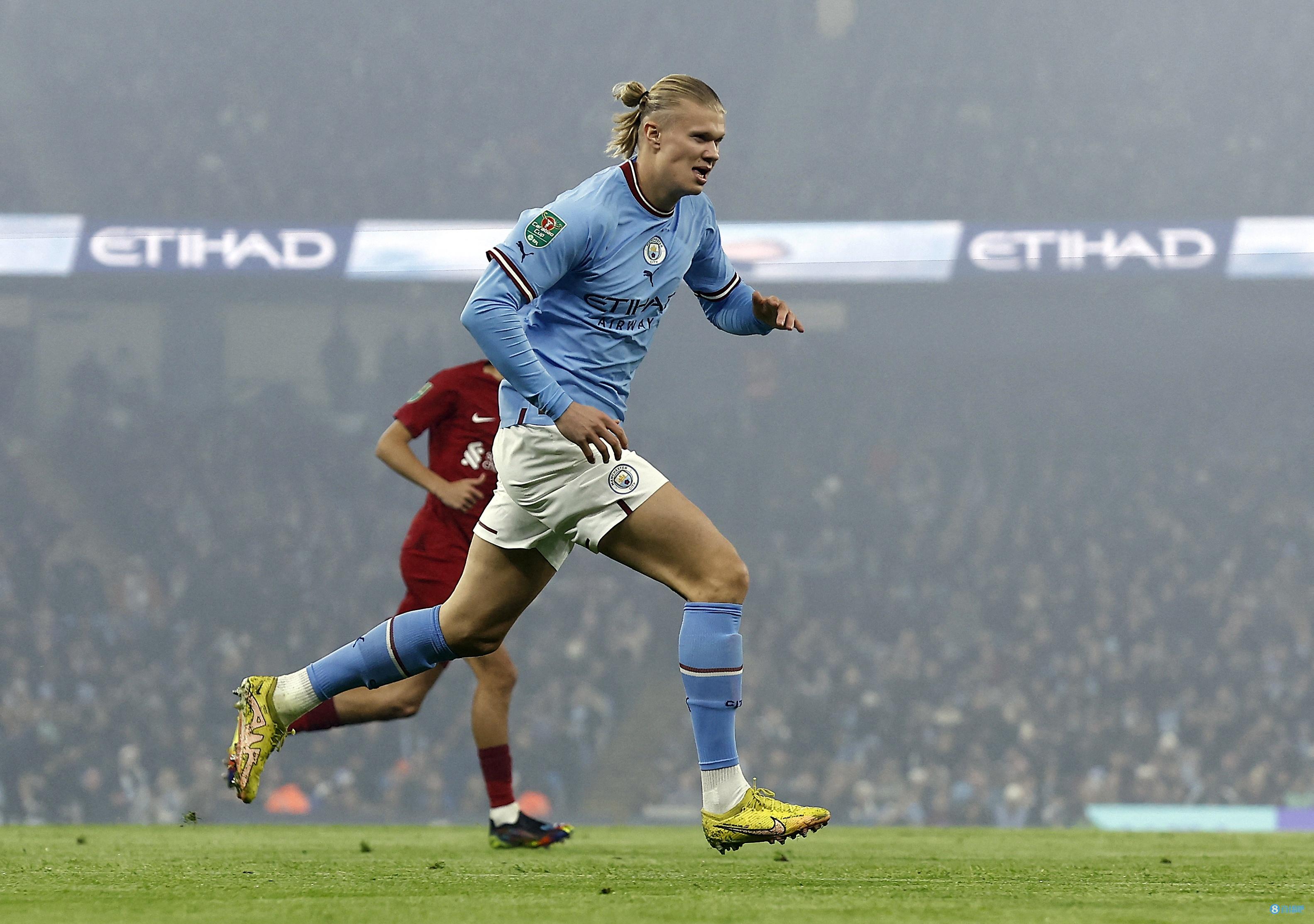 拜仁莱万多夫斯基关键进球锁定胜局（莱万关键破门助拜仁锁定胜利）