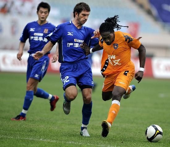 普斯卡什奖有力竞争者！绿巨人胡尔克打入了一粒绝对惊世骇俗的进球！（绿巨人胡尔克轰出惊天世界波，剑指普斯卡什奖！）