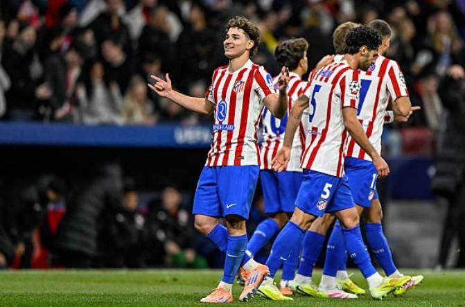 成都蓉城祝贺铜梁龙冲超：期待我们明年中超赛场见（成都蓉城恭贺铜梁龙冲超成功：明年中超赛场相见）