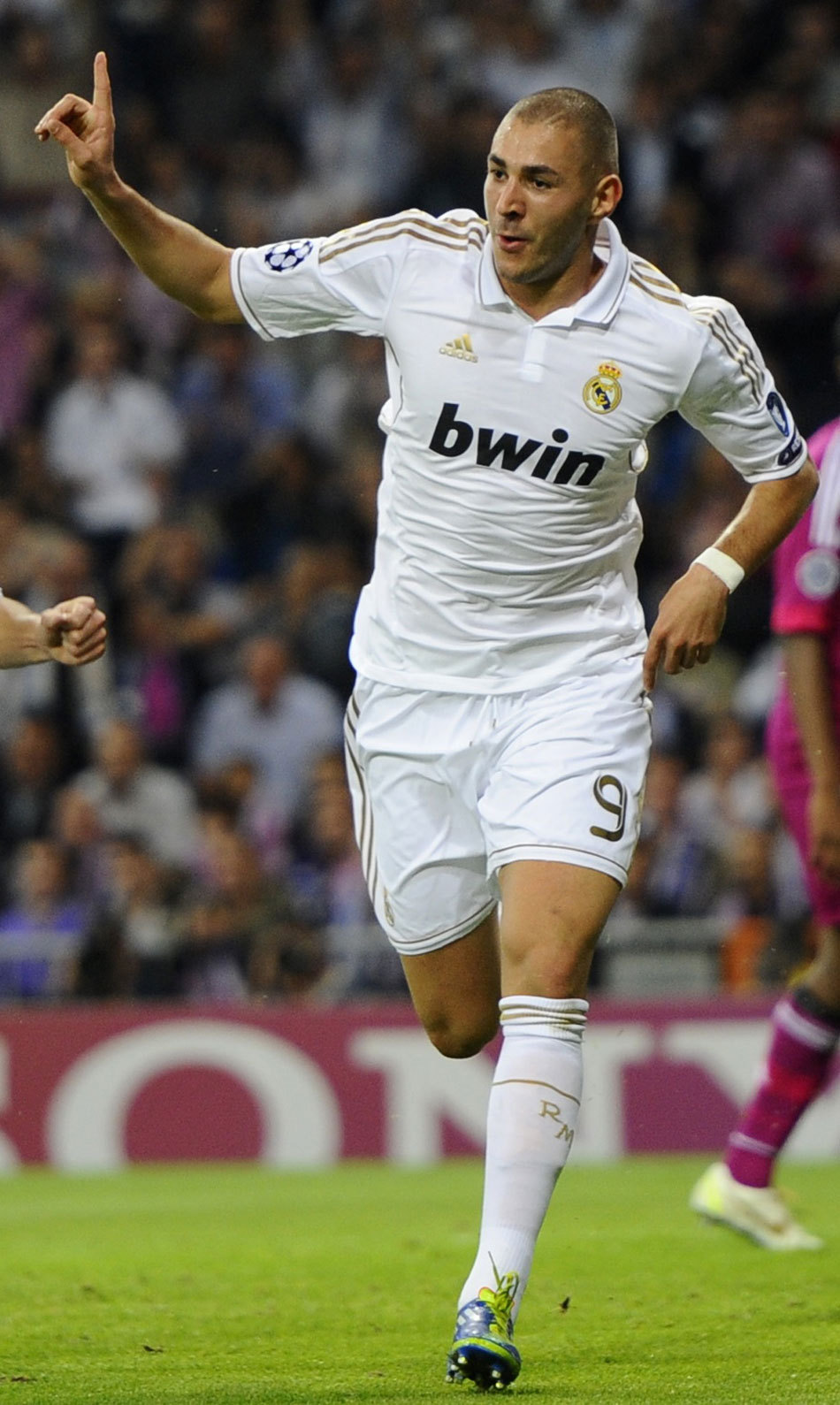 经纪人：那不勒斯今夏也有意博尼，但奥西利奥起了决定性作用（经纪人：今夏那不勒斯也曾追逐博尼，奥西利奥发挥关键作用）