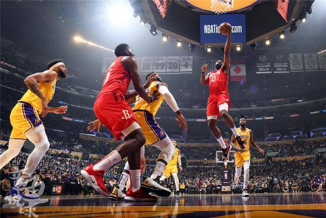 英超半场：卡什禁区后点抽射破门，维拉暂1-0阿森纳（英超半场：卡什后点抽射得手，维拉暂以1-0领先阿森纳）