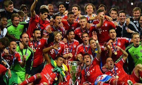 雪花飘飘北风萧萧，记者：世界杯抽签仪式场外下着大雪（大雪纷飞北风呼啸，世界杯抽签仪式场外寒风凛冽）