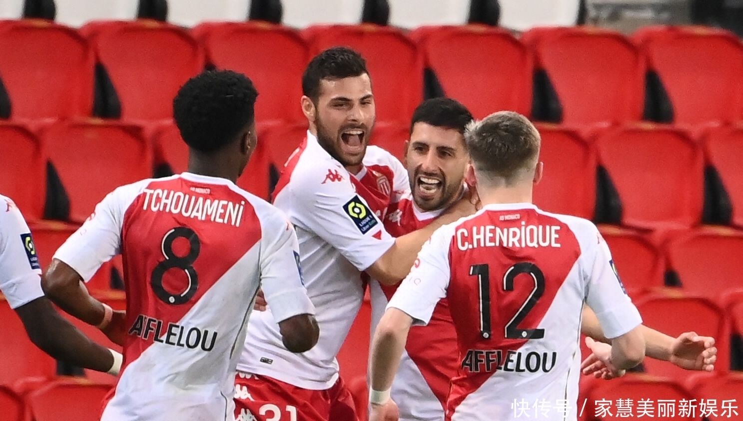 梅婷一家四口前往伯纳乌观战皇马vs尤文，女儿表示看完有点困（梅婷携一家四口现身伯纳乌观战皇马对尤文，女儿直言赛后有些犯困）