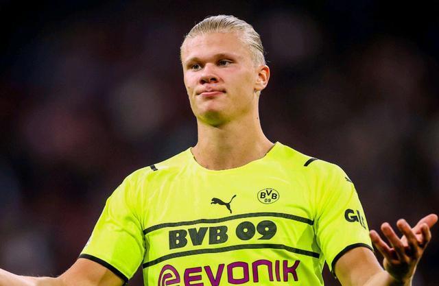 杜兰特连续得分，全队士气高涨（杜兰特连连得手，全队斗志高昂）